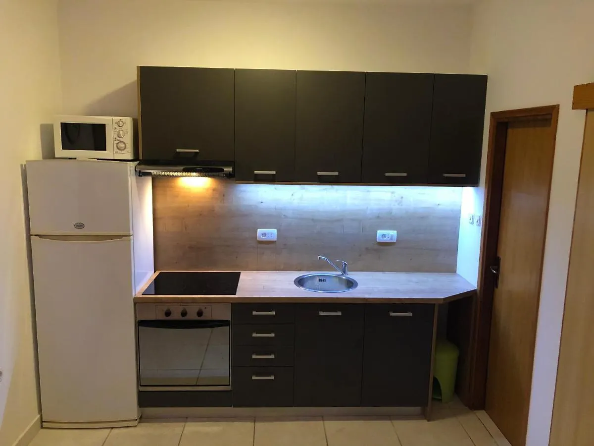 Apartments Gvardiol Преко