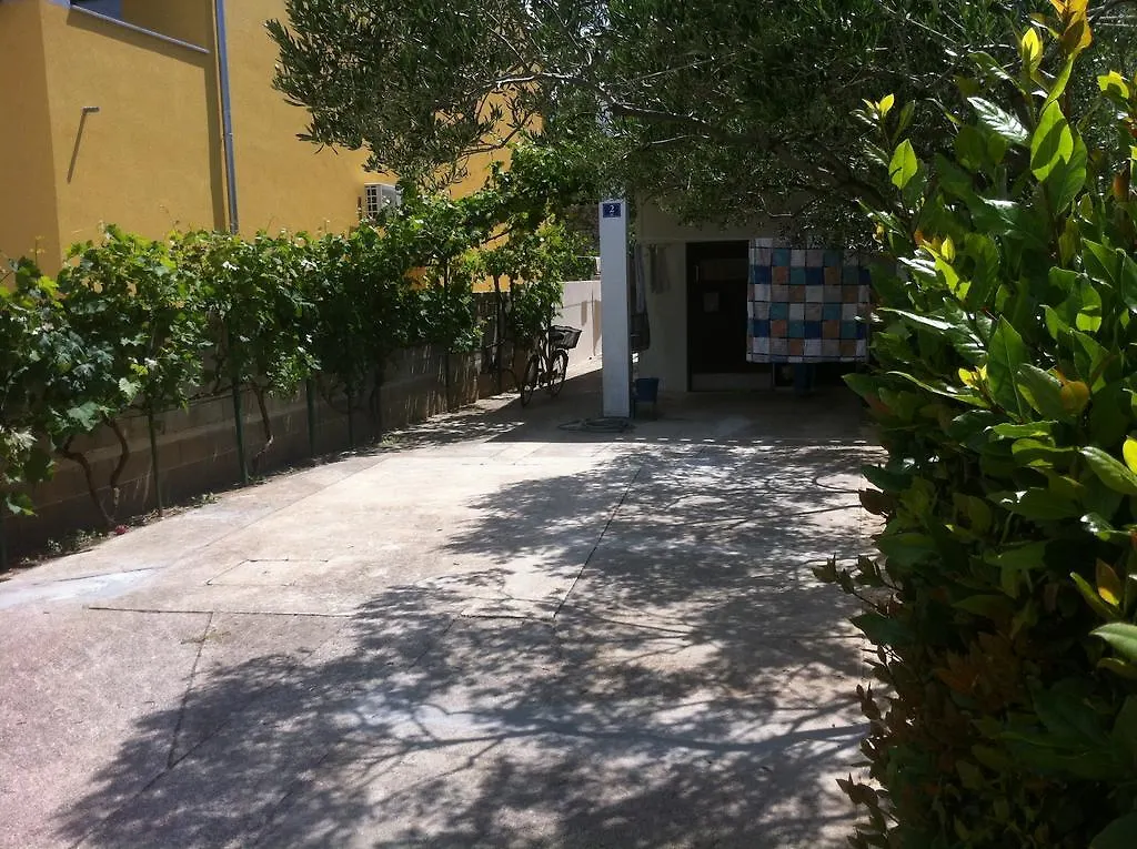 Apartments Gvardiol Preko