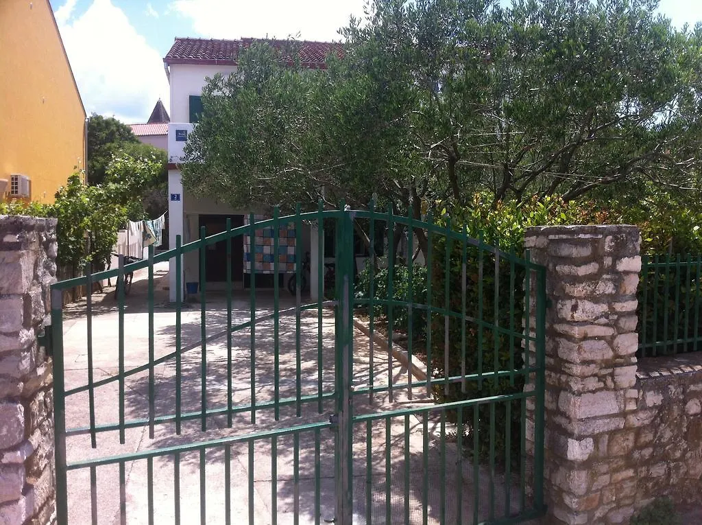 Apartments Gvardiol Preko