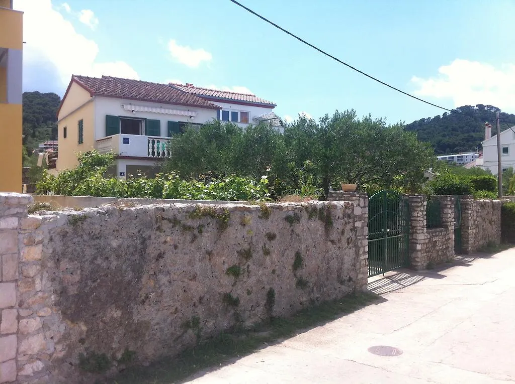 Apartments Gvardiol Preko