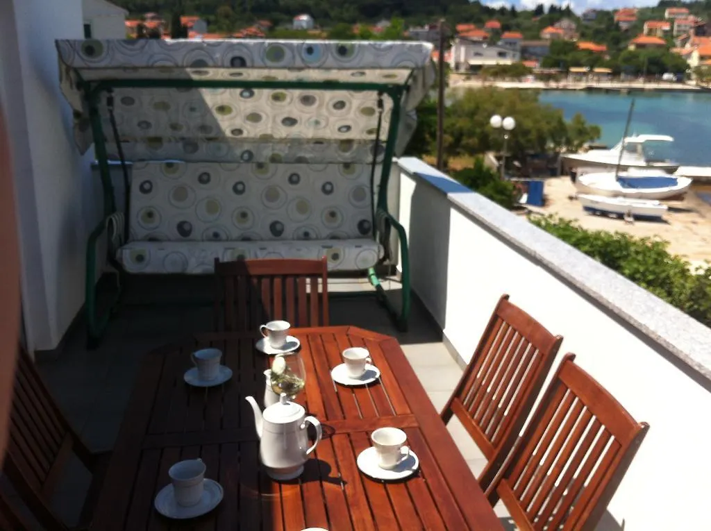 Apartments Gvardiol Preko